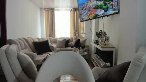 Snapshot of crazygirlsweet chatting on November 2025 05:34:02 PM LAURA online show from November 2025 05:34:02 PM