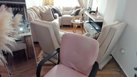 Snapshot of crazygirlsweet chatting on March 2026 05:18:01 PM LAURA online show from March 2026 05:18:01 PM