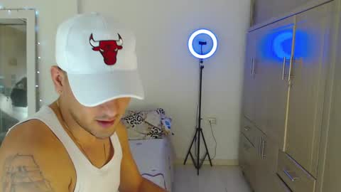 Snapshot of crazyybull chatting on September 2025 04:47:01 AM Bull online show from September 2025 04:47:01 AM