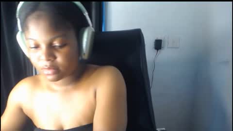 Snapshot of creamy_juicypussy chatting on October 2025 08:20:01 AM Lady jasmine online show from October 2025 08:20:01 AM