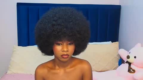 Snapshot of creamybabee chatting on April 2026 12:12:01 AM queen online show from April 2026 12:12:01 AM