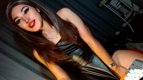 Snapshot of creamycum_celinexxx chatting on January 2025 04:39:01 PM Celine online show from January 2025 04:39:01 PM