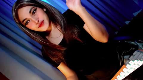 Snapshot of creamycum_celinexxx chatting on February 2025 12:00:02 AM Celine online show from February 2025 12:00:02 AM