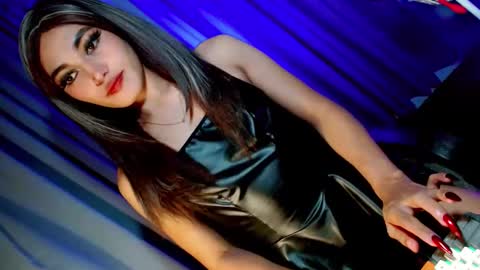 Snapshot of creamycum_celinexxx chatting on February 2025 09:28:01 PM Celine online show from February 2025 09:28:01 PM