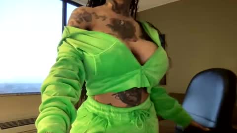 CreamyExotica online show from December 2024 01:17:01 PM