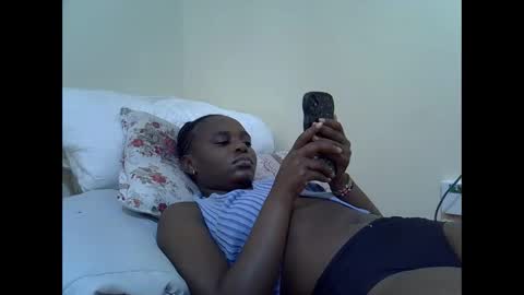 Snapshot of creamyypussyy chatting on March 2026 05:02:01 AM creamyypussyy online show from March 2026 05:02:01 AM