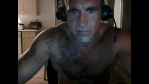 Snapshot of creatureofbeauty chatting on May 2026 05:04:01 AM creatureofbeauty online show from May 2026 05:04:01 AM