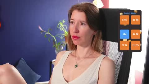 Snapshot of creme_dela_creme chatting on April 2026 06:01:01 PM Quinn de la Creme online show from April 2026 06:01:01 PM