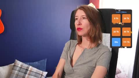 Snapshot of creme_dela_creme chatting on May 2026 11:00:01 PM Quinn de la Creme online show from May 2026 11:00:01 PM