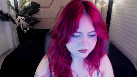 Snapshot of crimson_tati chatting on April 2026 06:19:01 AM Tatiana online show from April 2026 06:19:01 AM