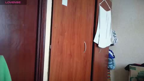 cris2428 online show from October 2025 01:56:01 PM