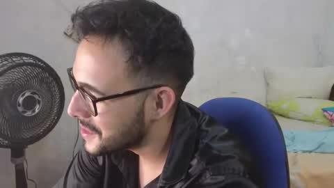 Snapshot of cris_simons chatting on December 2024 04:58:02 AM cris_simons online show from December 2024 04:58:02 AM