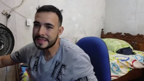 Snapshot of cris_simons chatting on December 2024 01:49:01 AM cris_simons online show from December 2024 01:49:01 AM