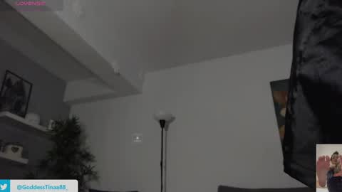 cris_tinne online show from December 2024 06:17:01 PM