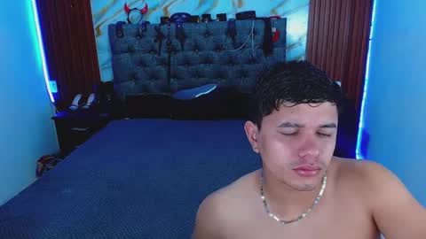 CRISANDMERY online show from February 2026 05:37:01 AM