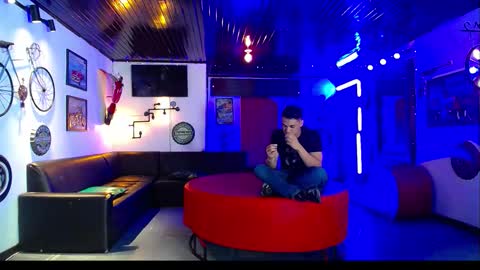 Snapshot of crismens chatting on January 2026 08:03:01 PM crismens online show from January 2026 08:03:01 PM