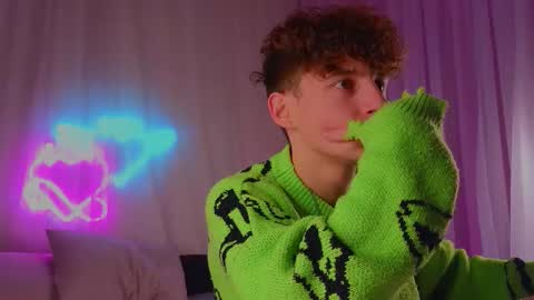 Snapshot of crisp1n chatting on November 2025 07:14:01 PM Chris online show from November 2025 07:14:01 PM