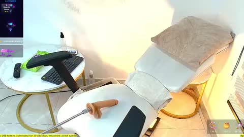  Criss Evans  online show from October 2025 08:28:02 PM