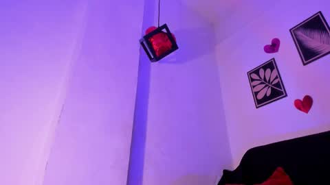 criss_zuri online show from February 2026 01:51:02 PM