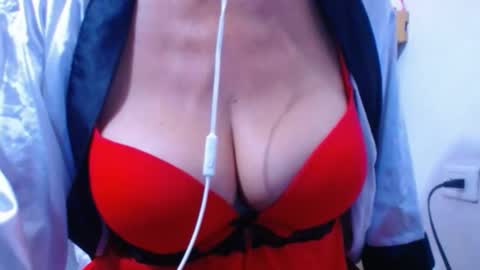 Snapshot of cristal_collins1 chatting on January 2025 12:04:02 PM cristal_collins1 online show from January 2025 12:04:02 PM