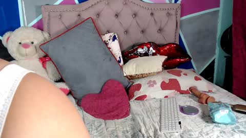 Snapshot of cristal_hot199037 chatting on March 2025 10:04:01 AM Cristal online show from March 2025 10:04:01 AM