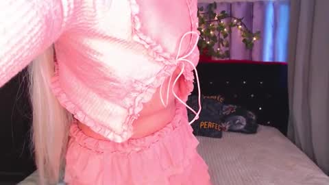 Snapshot of cristalavy chatting on February 2026 07:28:01 AM CristalAvy online show from February 2026 07:28:01 AM