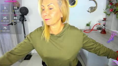 Snapshot of cristalayala_ chatting on April 2026 07:47:02 PM Cristal Ayala online show from April 2026 07:47:02 PM