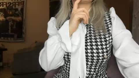 cristalbi online show from March 2026 05:28:01 PM