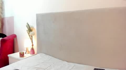 Snapshot of cristalbm_ chatting on February 2026 11:43:02 PM cristalbm_ online show from February 2026 11:43:02 PM