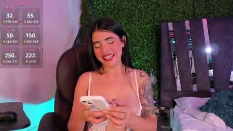 Snapshot of cristalcerati_ chatting on December 2024 08:04:01 PM Cristal online show from December 2024 08:04:01 PM