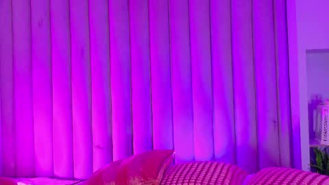 Nicole  Connection time 220pm-910pmCol online show from April 2026 02:26:02 AM