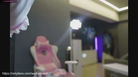 Snapshot of cristalhill chatting on November 2025 11:29:01 PM Laura online show from November 2025 11:29:01 PM