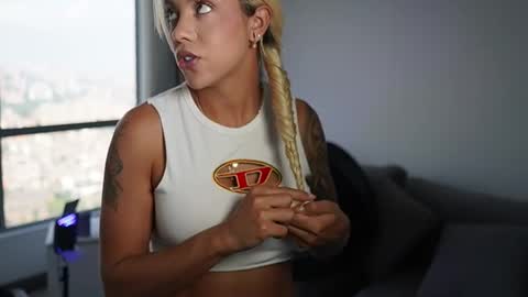 Snapshot of cristalhill chatting on March 2026 01:54:02 PM Laura online show from March 2026 01:54:02 PM