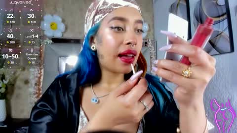   online show from December 2025 08:05:02 PM