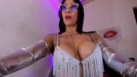 Snapshot of cristallmiller_ chatting on February 2026 04:22:02 PM cristal miller online show from February 2026 04:22:02 PM