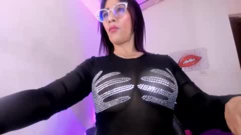 Snapshot of cristallmiller_ chatting on February 2026 03:30:02 PM cristal miller online show from February 2026 03:30:02 PM