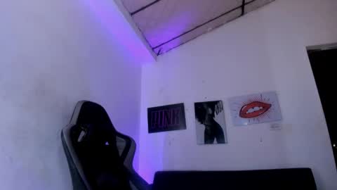 Snapshot of cristallmiller_ chatting on March 2026 03:06:01 PM cristal miller online show from March 2026 03:06:01 PM