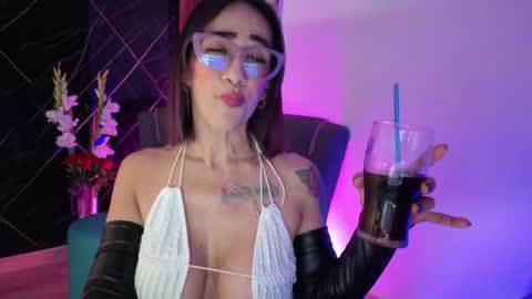 Snapshot of cristallmiller_ chatting on May 2026 02:45:02 PM cristal miller online show from May 2026 02:45:02 PM