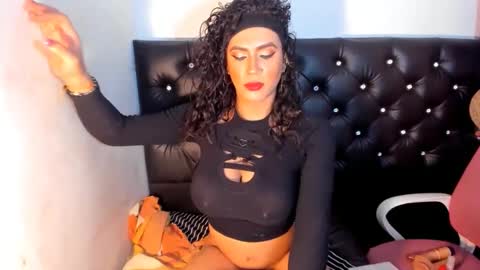 cristallwright online show from December 2024 09:52:02 PM