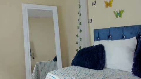 Snapshot of cristalwalker__ chatting on February 2025 01:42:02 PM cristal walker online show from February 2025 01:42:02 PM