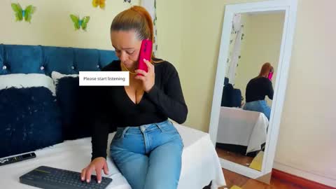 Snapshot of cristalwalker__ chatting on October 2025 11:41:02 AM cristal walker online show from October 2025 11:41:02 AM