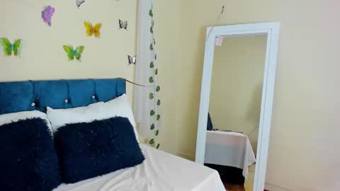 Snapshot of cristalwalker__ chatting on October 2025 11:53:02 AM cristal walker online show from October 2025 11:53:02 AM