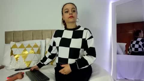 Snapshot of cristalwalker__ chatting on November 2025 10:32:01 AM cristal walker online show from November 2025 10:32:01 AM