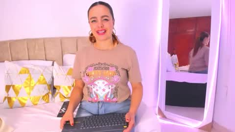 Snapshot of cristalwalker__ chatting on November 2025 10:37:01 AM cristal walker online show from November 2025 10:37:01 AM