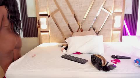 Snapshot of cristhinbrown chatting on October 2025 07:13:02 PM cristin online show from October 2025 07:13:02 PM