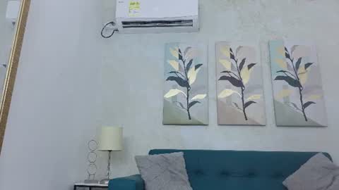 Cris  online show from June 2026 07:04:01 PM