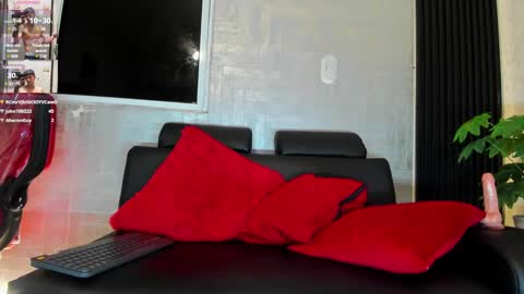 cristopher23  online show from January 2025 11:07:01 PM