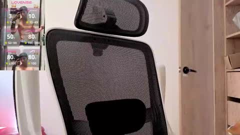 cristopher23  online show from October 2025 02:51:02 PM