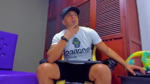 Snapshot of cristophertompson chatting on December 2024 06:01:02 PM Say me Cris online show from December 2024 06:01:02 PM