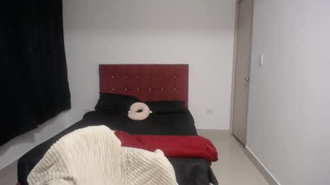 crisyoha4020 online show from November 2025 04:44:01 AM